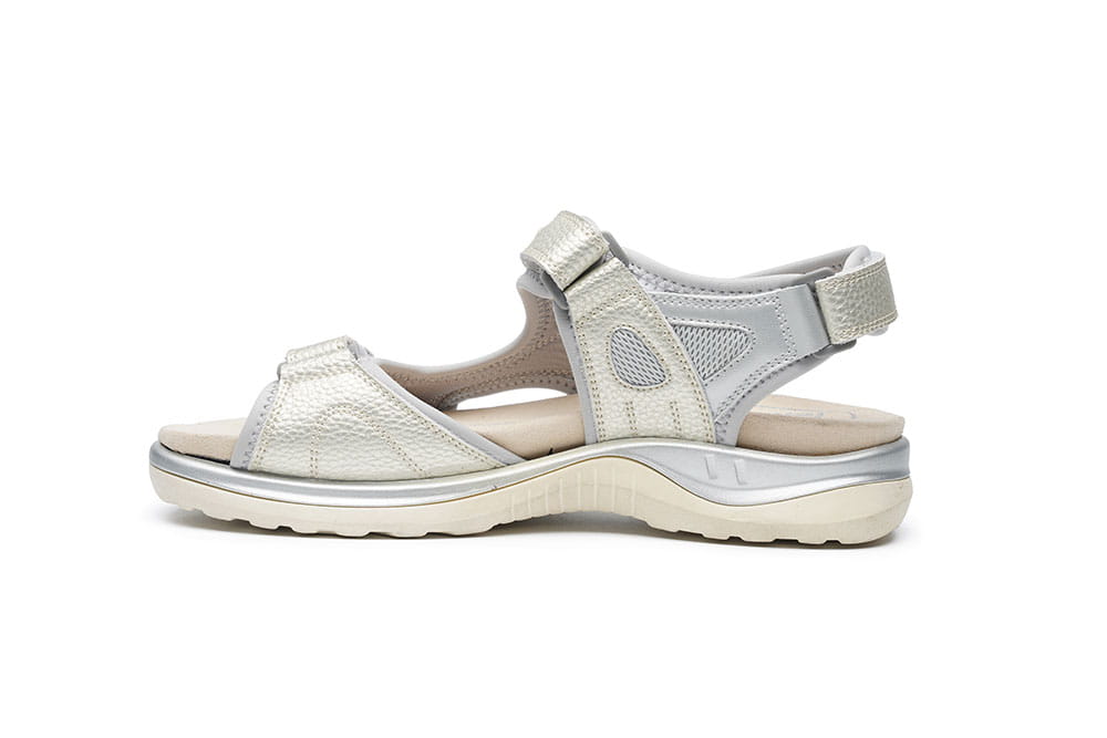 סנדלי טרקים לנשים