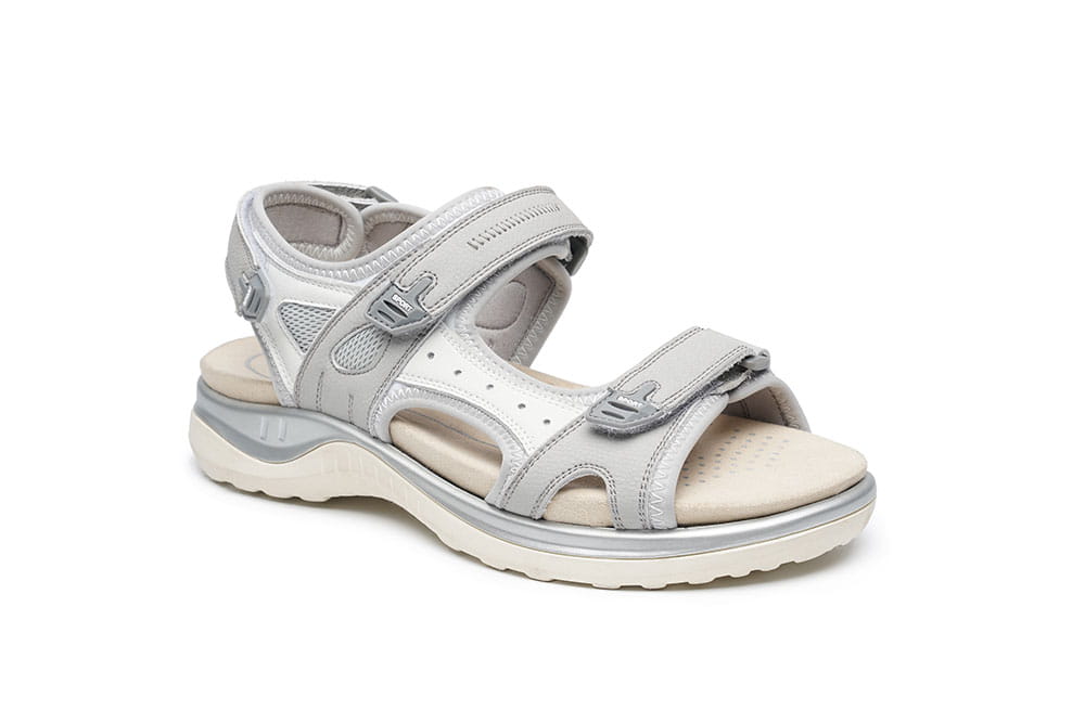 סנדלי טרקים לנשים