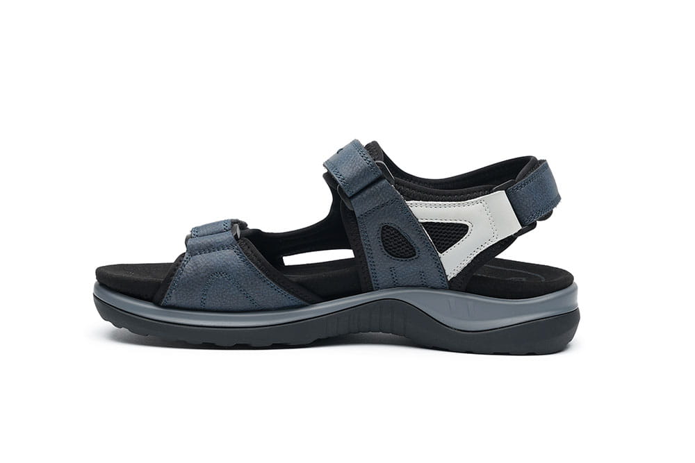 סנדלי טרקים לנשים