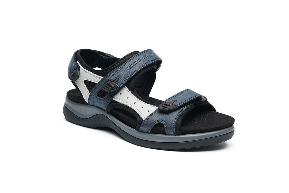 סנדלי טרקים לנשים