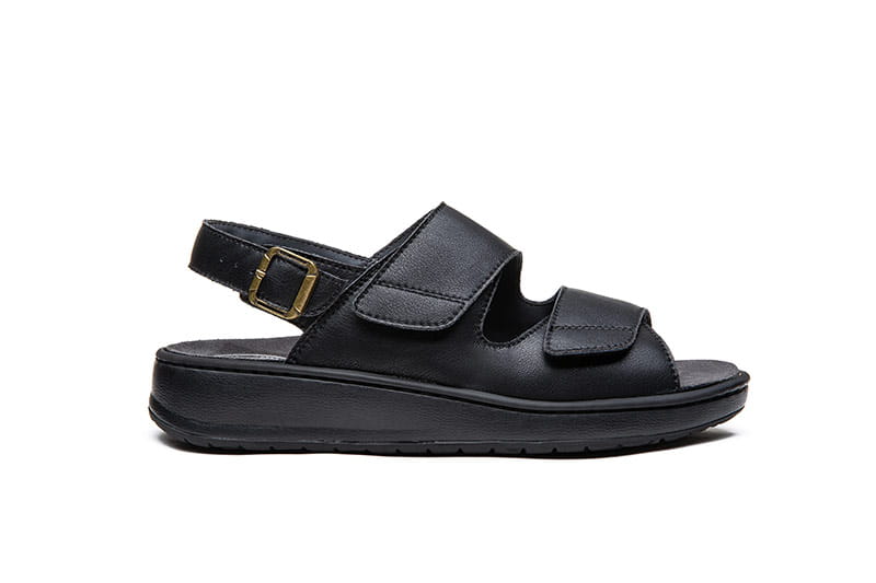סנדלי גברים מעור עם רצועות סקוץ׳ ורוחב רחב