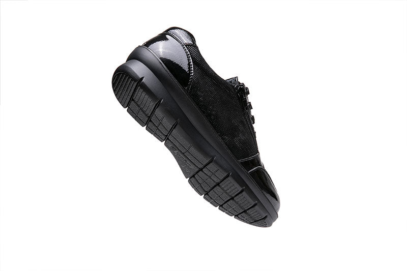 נעלי נשים אלגנטיות מעור בצבע שחור עם גימור לכה