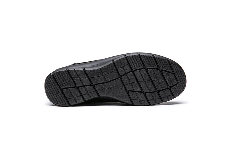 נעלי נשים אלגנטיות מעור בצבע שחור עם גימור לכה