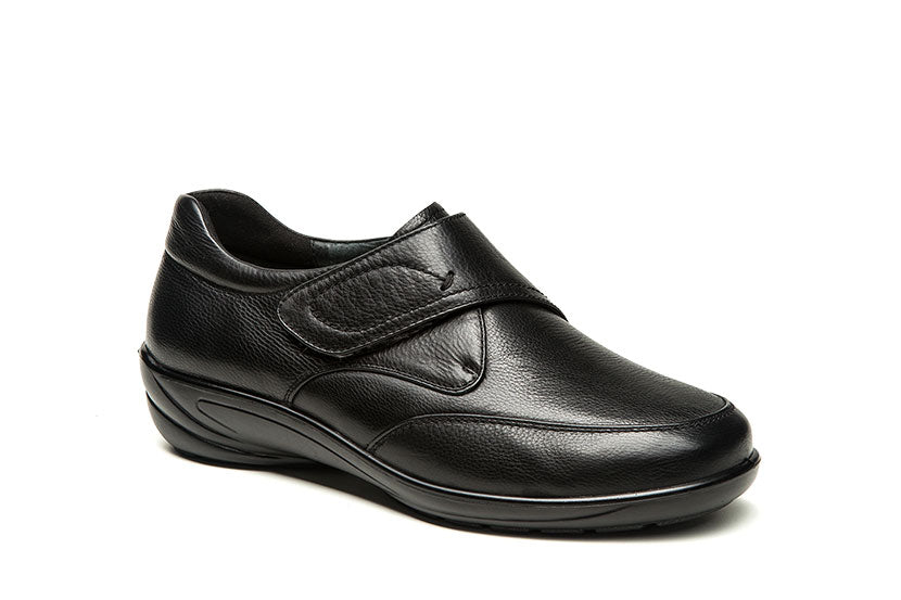 נעלי נשים שחורות מעור רך עם סגירת סקוץ׳