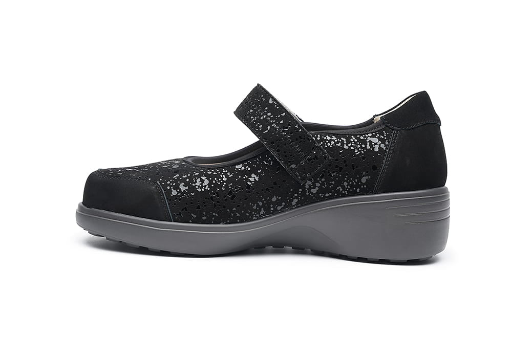 נעלי נוחות לנשים מעור עם סקוץ׳ ברוחב רחב