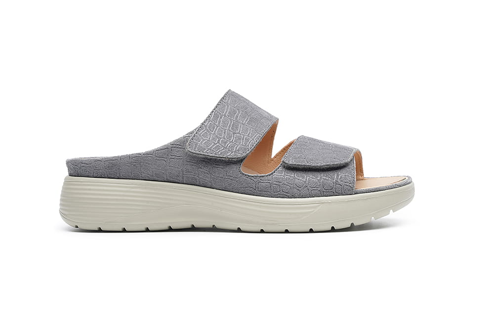 נעלי נשים רחבות מעור עם סוליה גמישה ורכה במיוחד