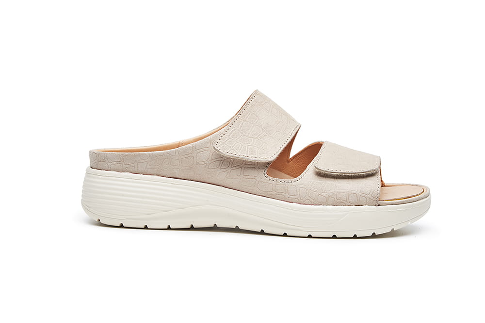 נעלי נשים רחבות מעור עם סוליה גמישה ורכה במיוחד