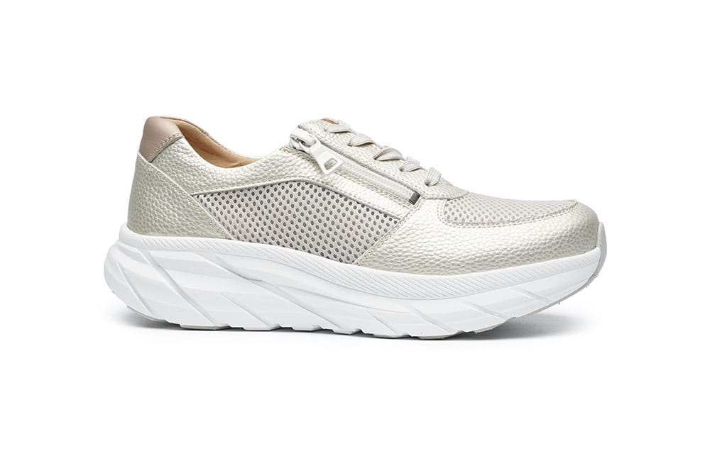 נעל ספורט לנשים עור משולב רשת